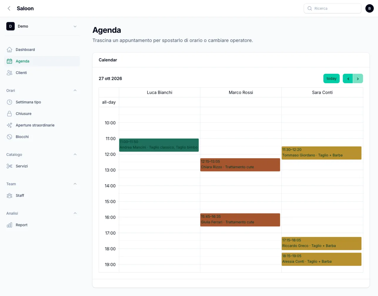 Agenda del giorno di Saloon con le colonne di tre operatori e appuntamenti colorati con cliente e servizi